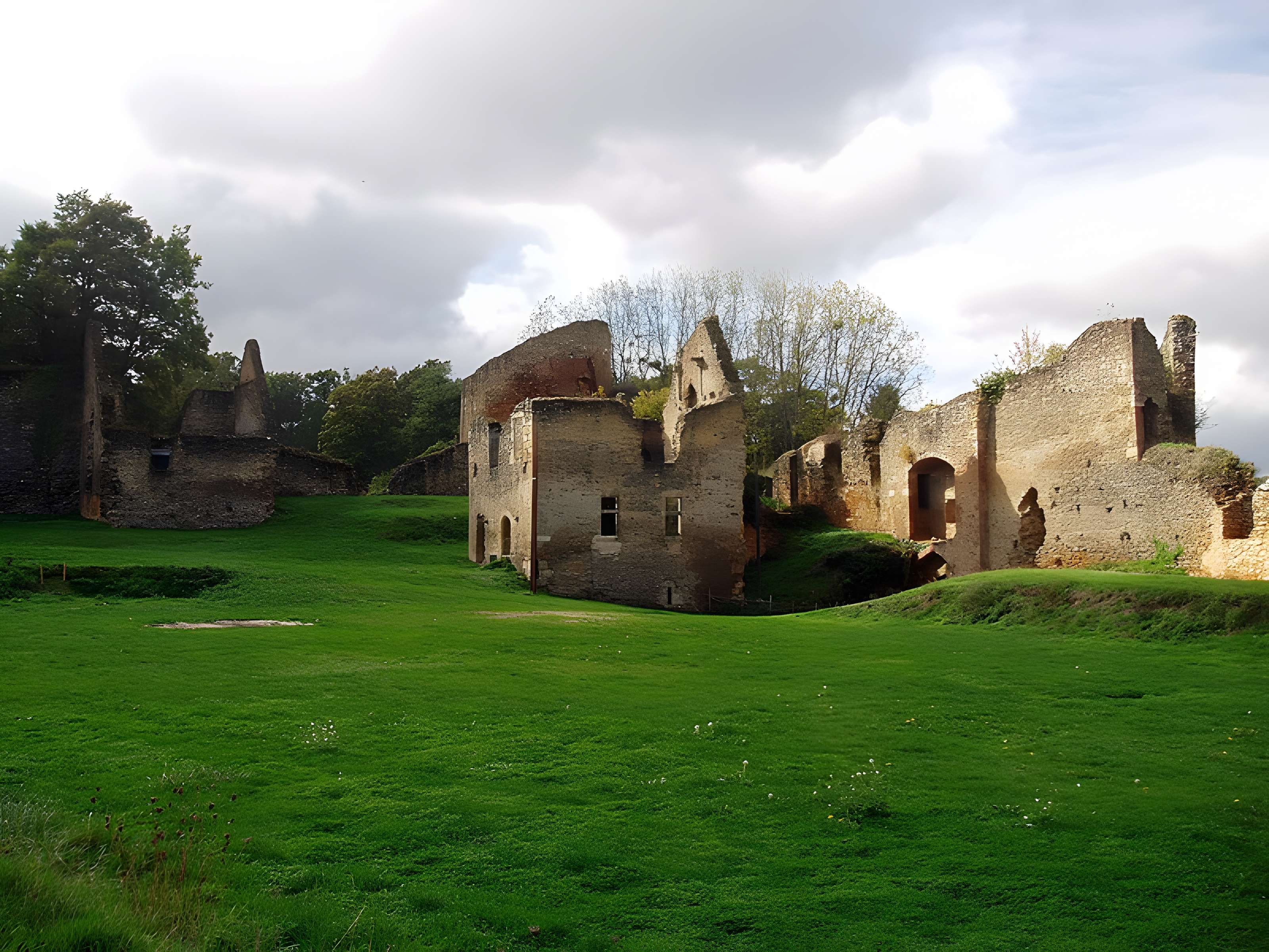 Restes du vieux château féodal