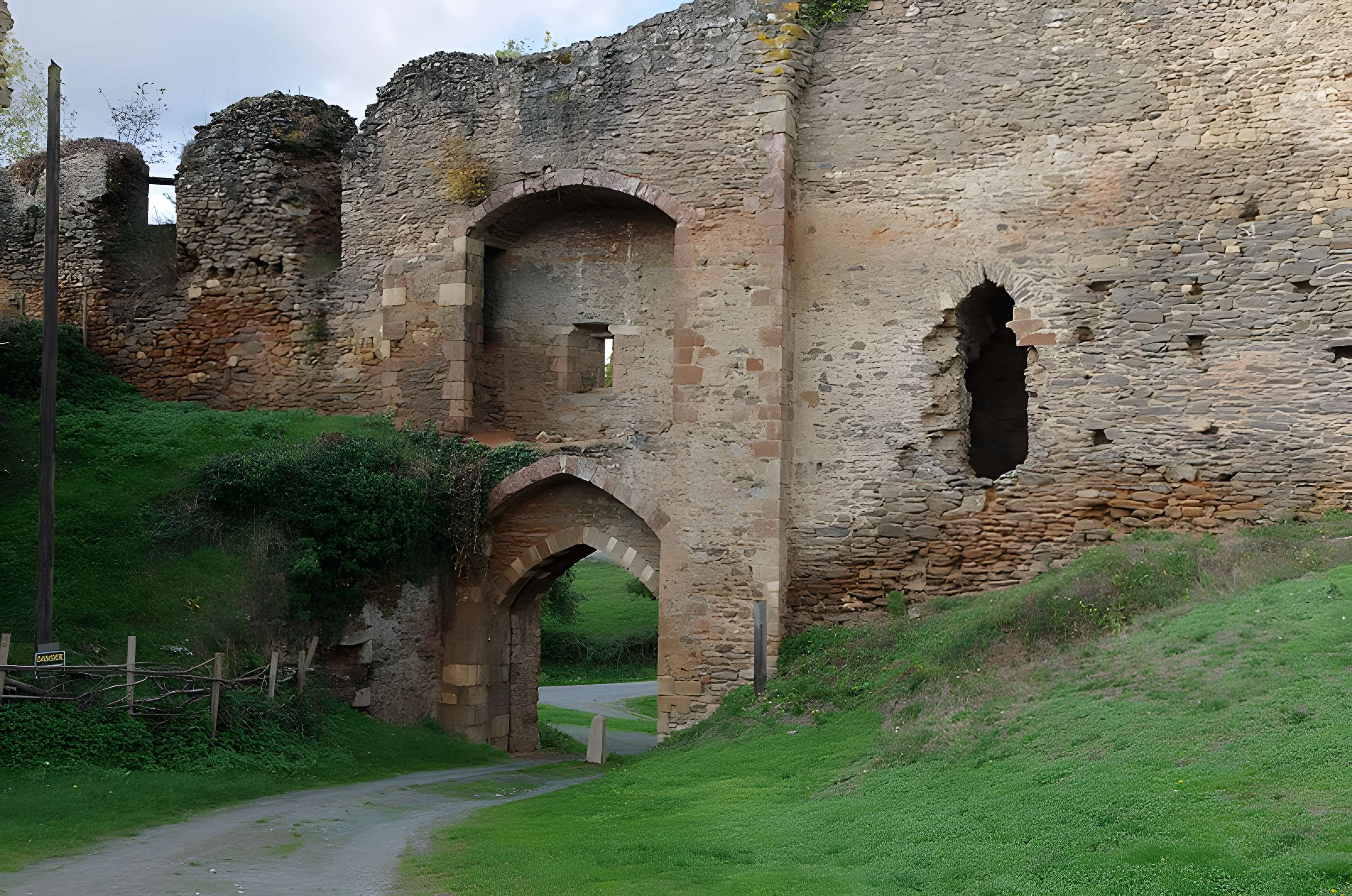 Restes du vieux château féodal