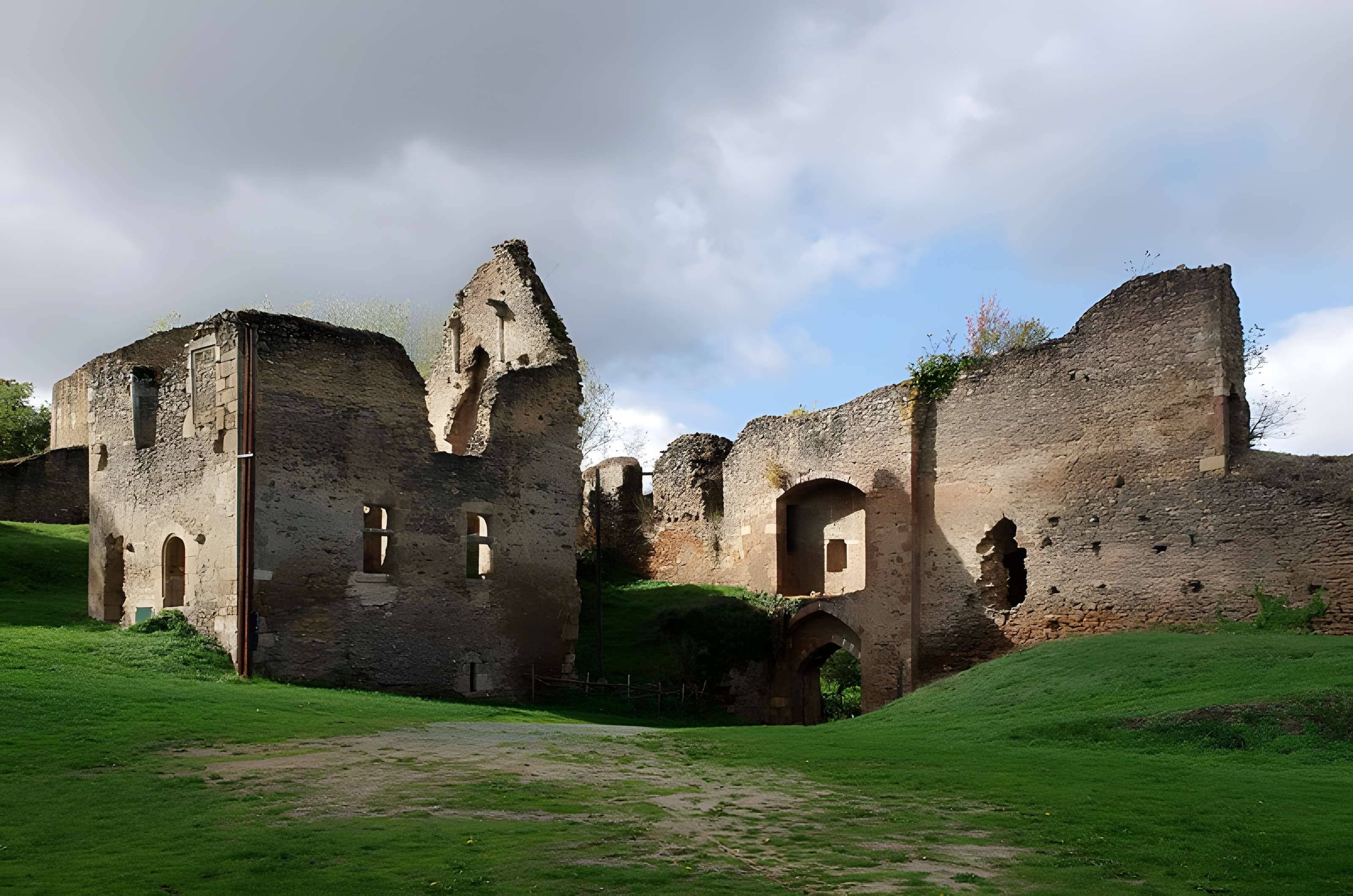 Restes du vieux château féodal