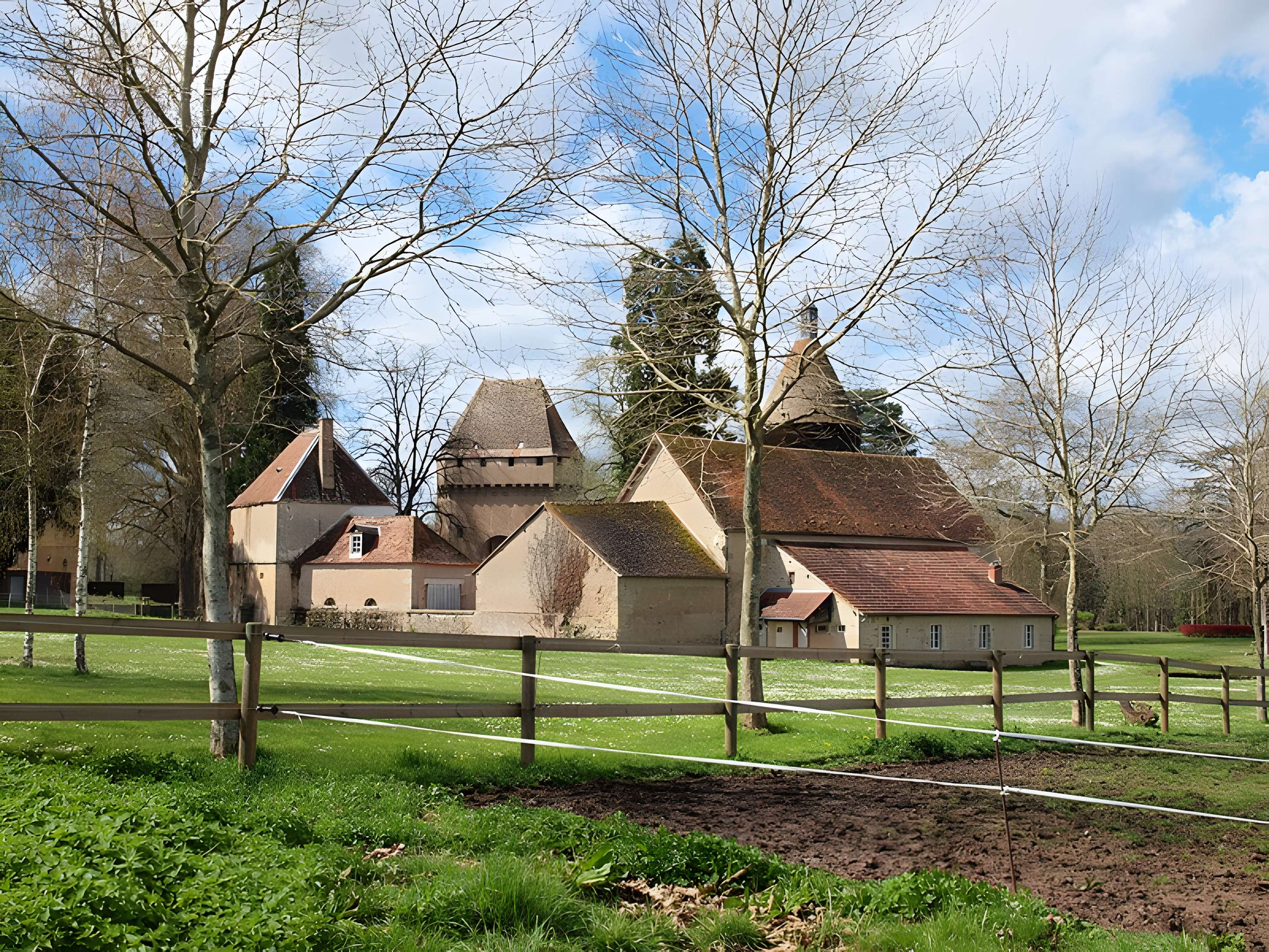 Château de la Motte-Feuilly, dépendances, parcs et jardins