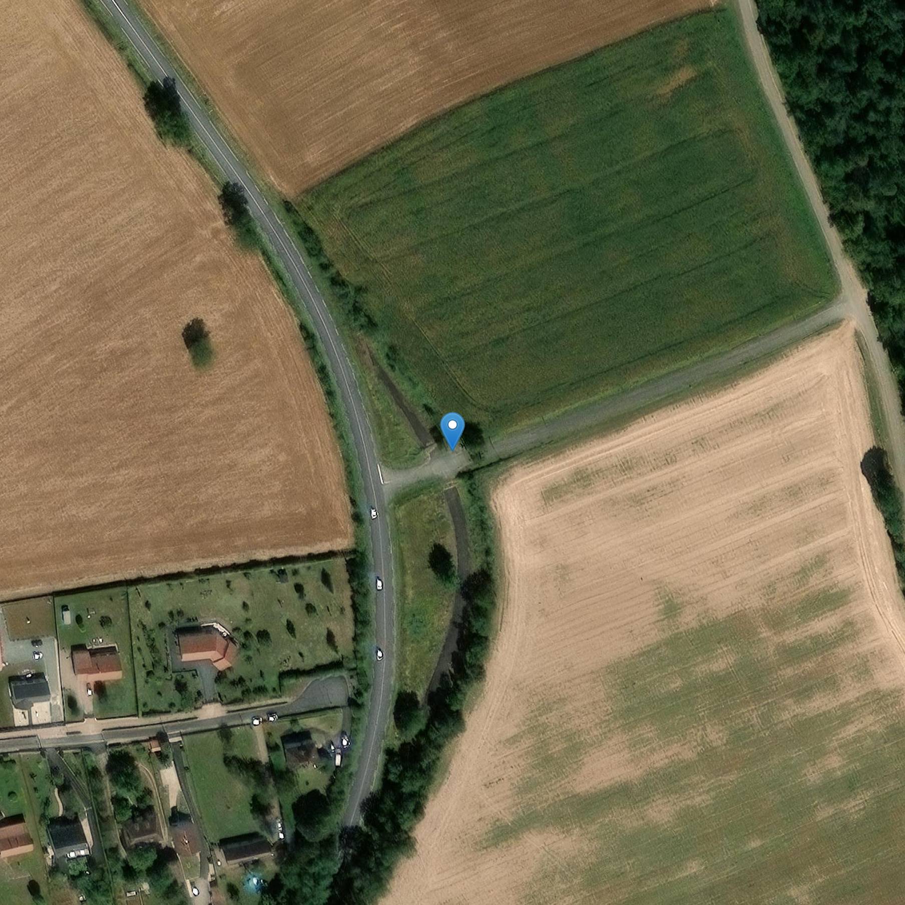 Photo de 飛行機とモーターレースのパイロットにモニュメント アンドレ・ボヨット