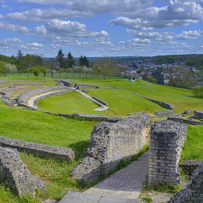 Photo de Vestiges du théâtre gallo-romain dArgentomagus