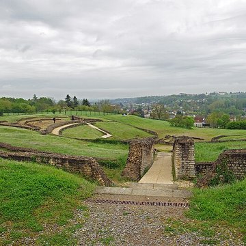 Vestiges du théâtre gallo-romain dArgentomagus