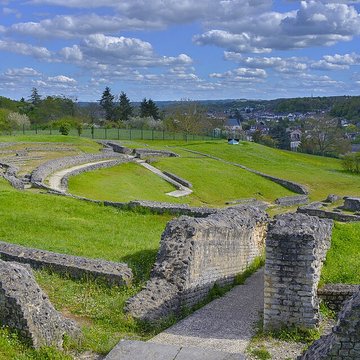 Vestiges du théâtre gallo-romain dArgentomagus
