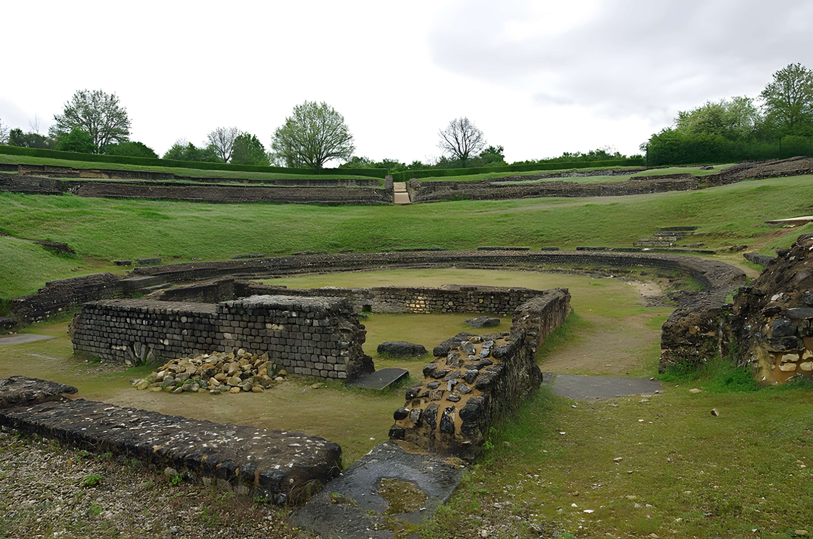 Vestiges du théâtre gallo-romain d'Argentomagus