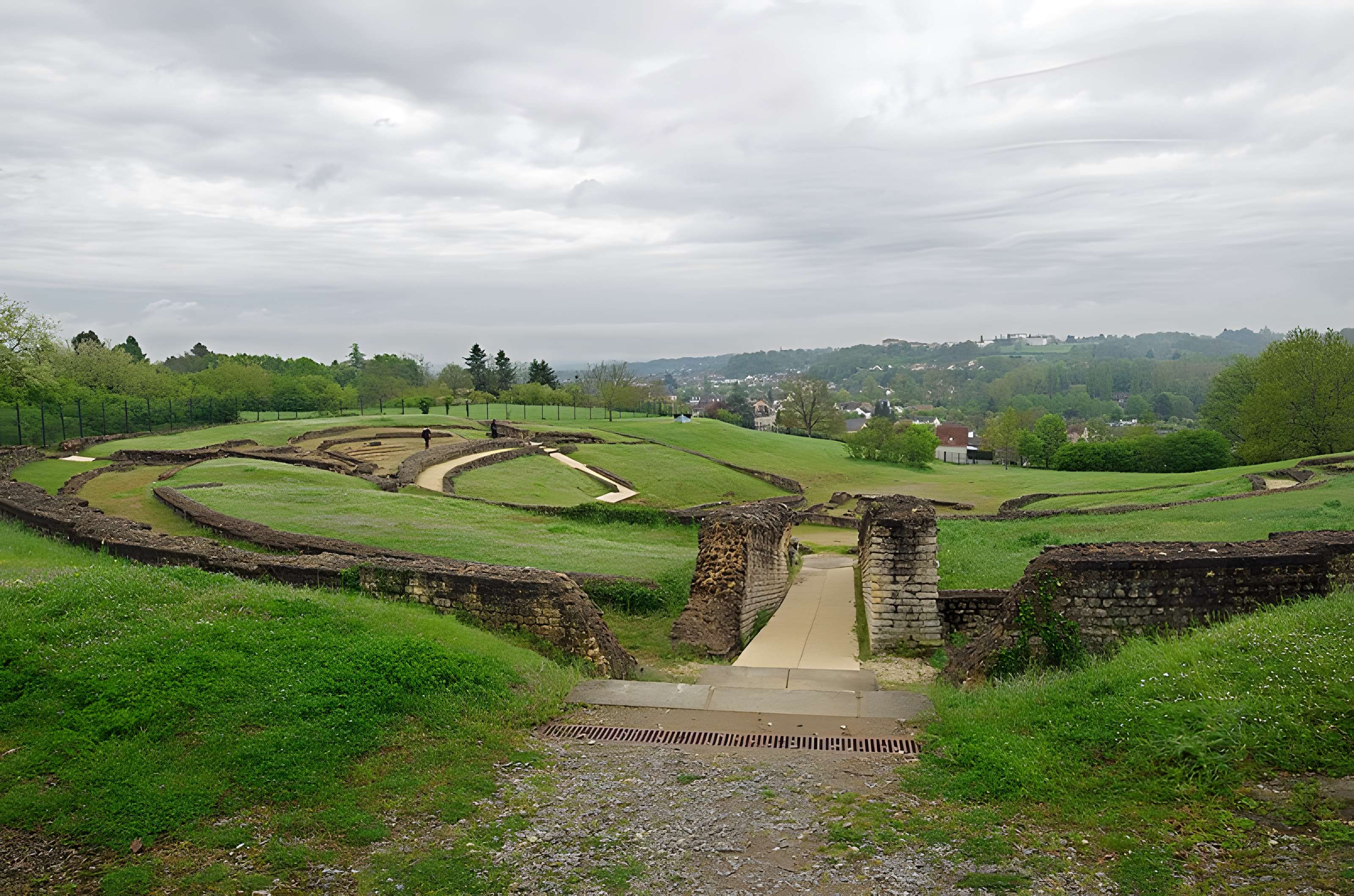 Vestiges du théâtre gallo-romain d'Argentomagus