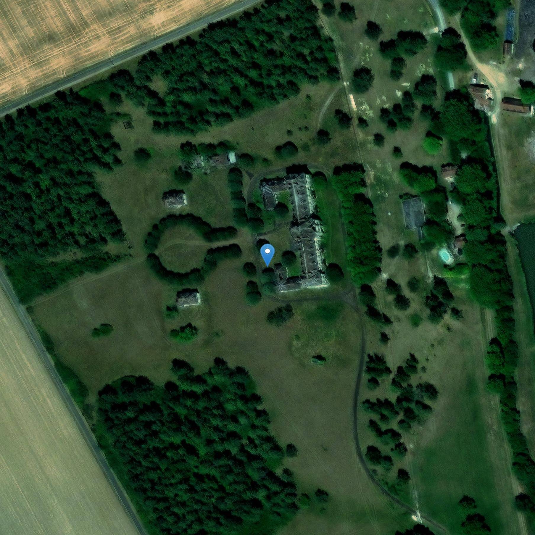 Photo de ドルメン 言う ラ ピエール レヴェ