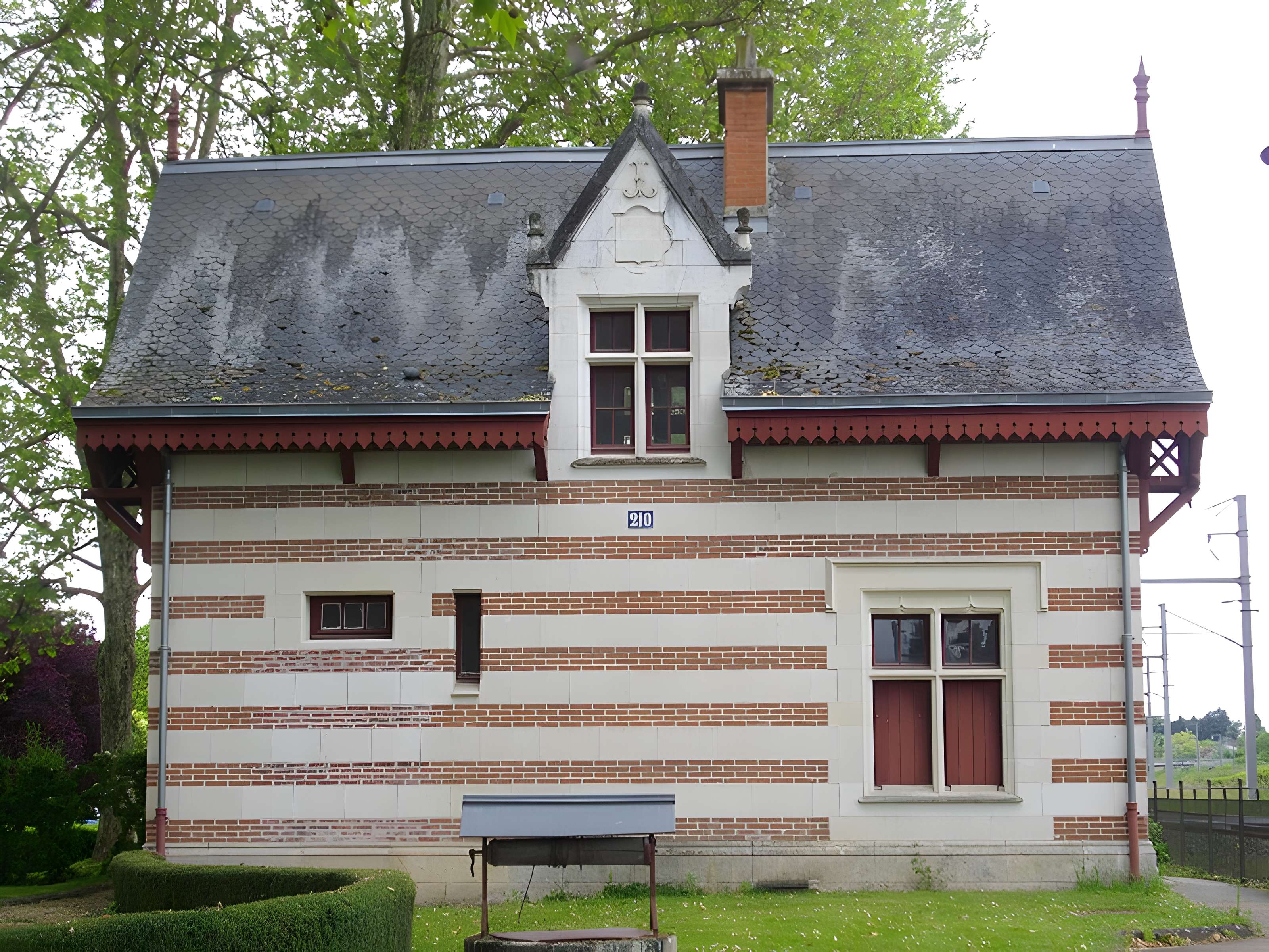 Maison de garde-barrière