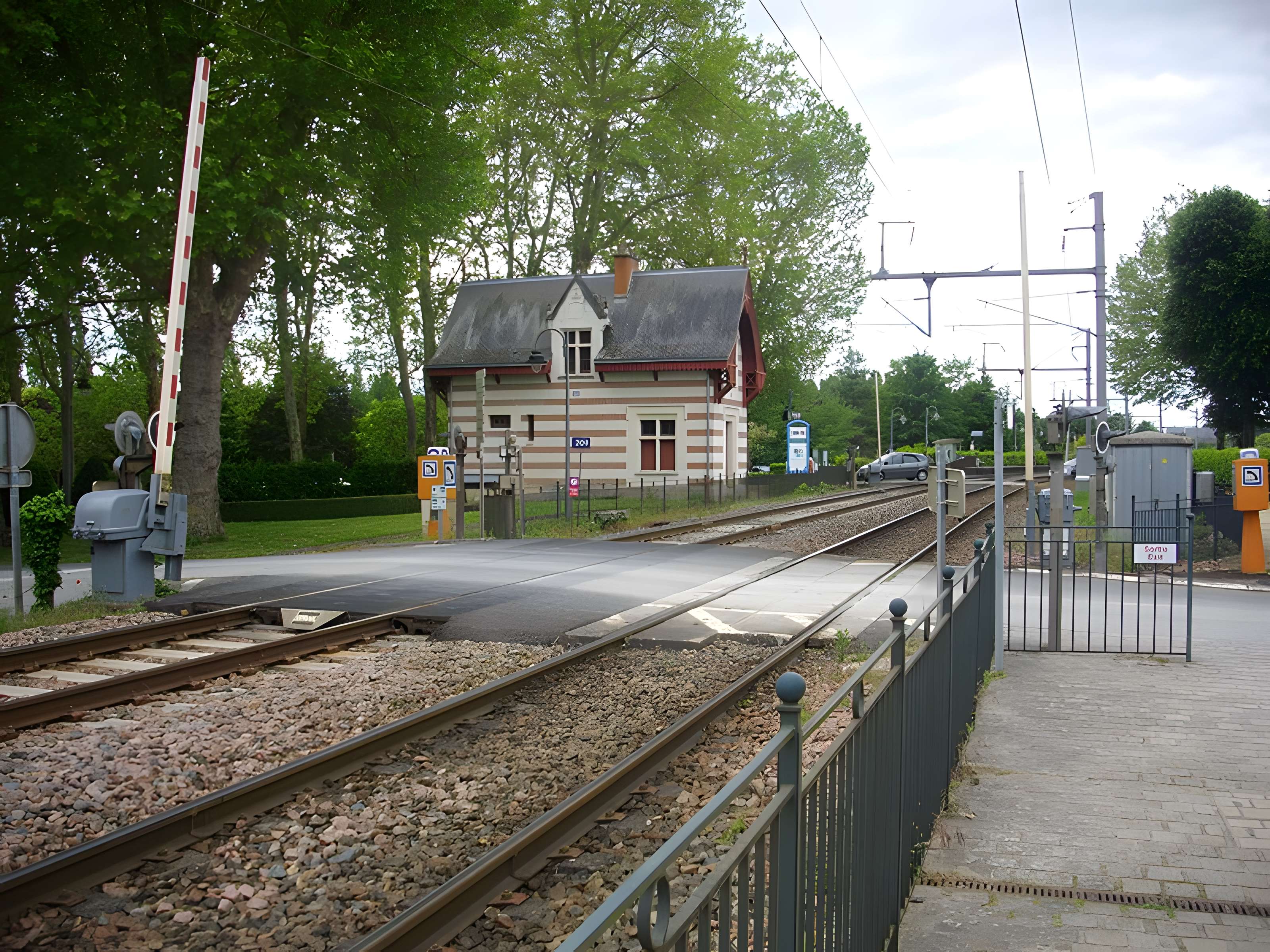 Maison de garde-barrière