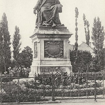 Monument à Rabelais