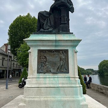 Monument à Rabelais