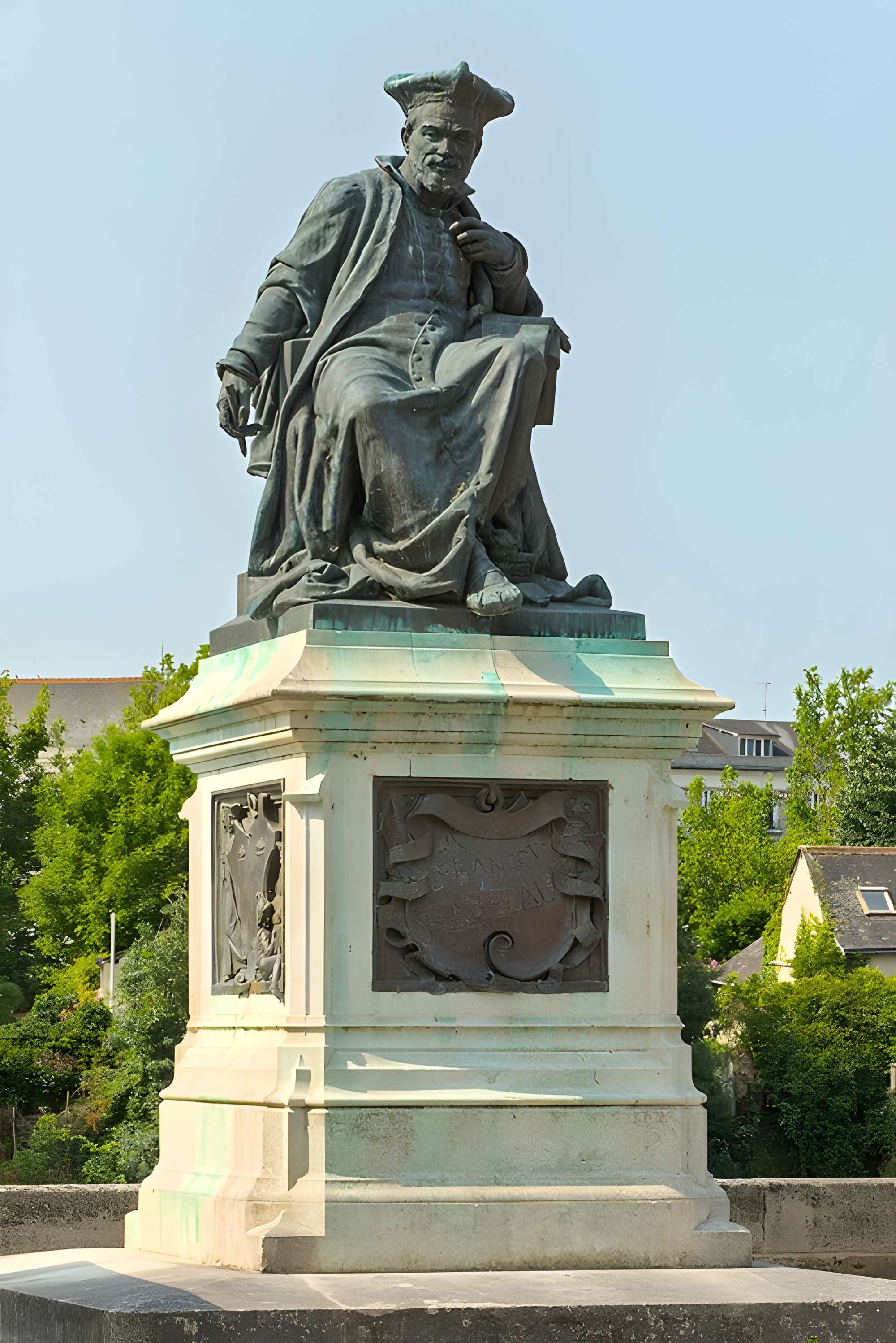 Monument à Rabelais
