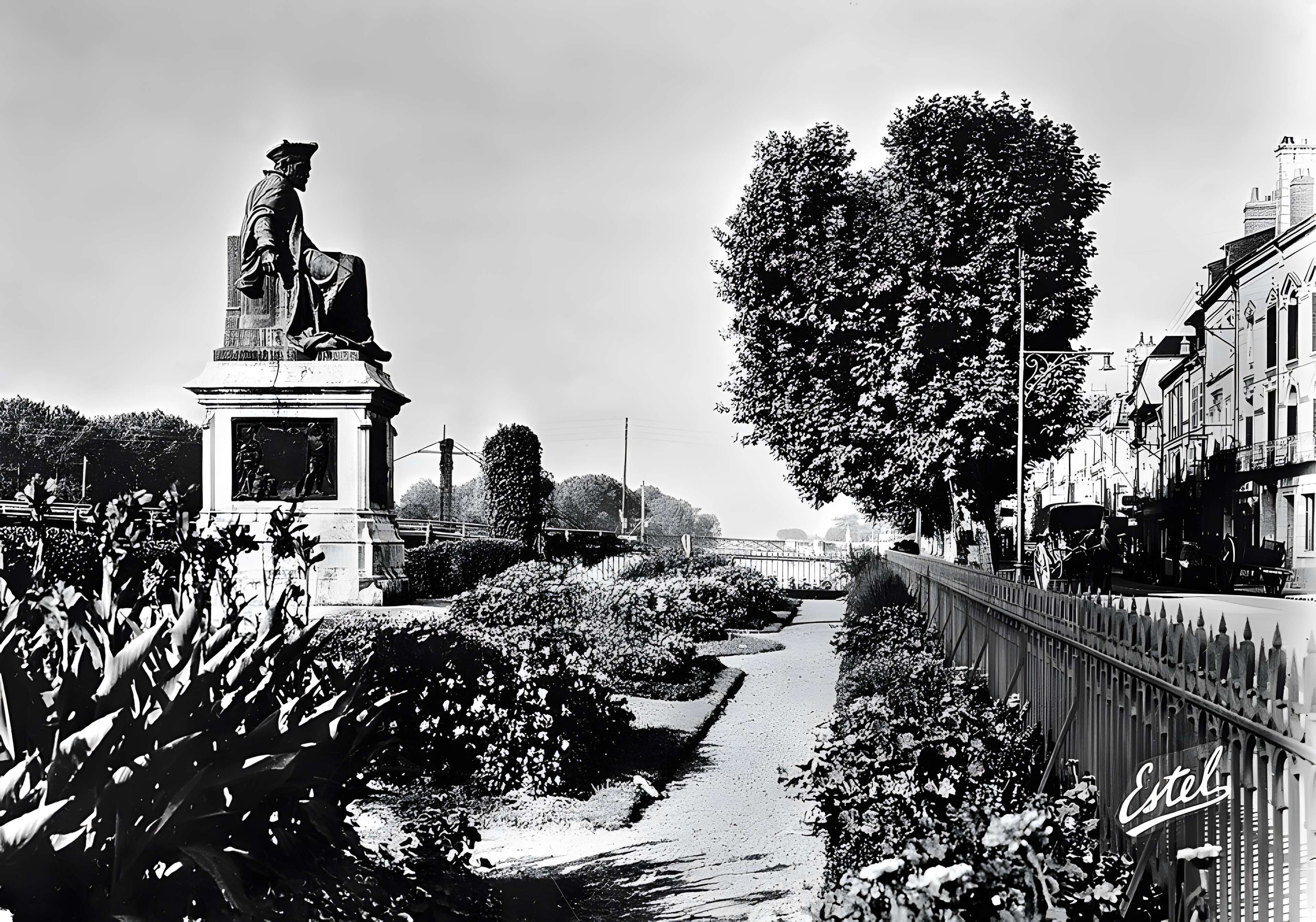 Monument à Rabelais