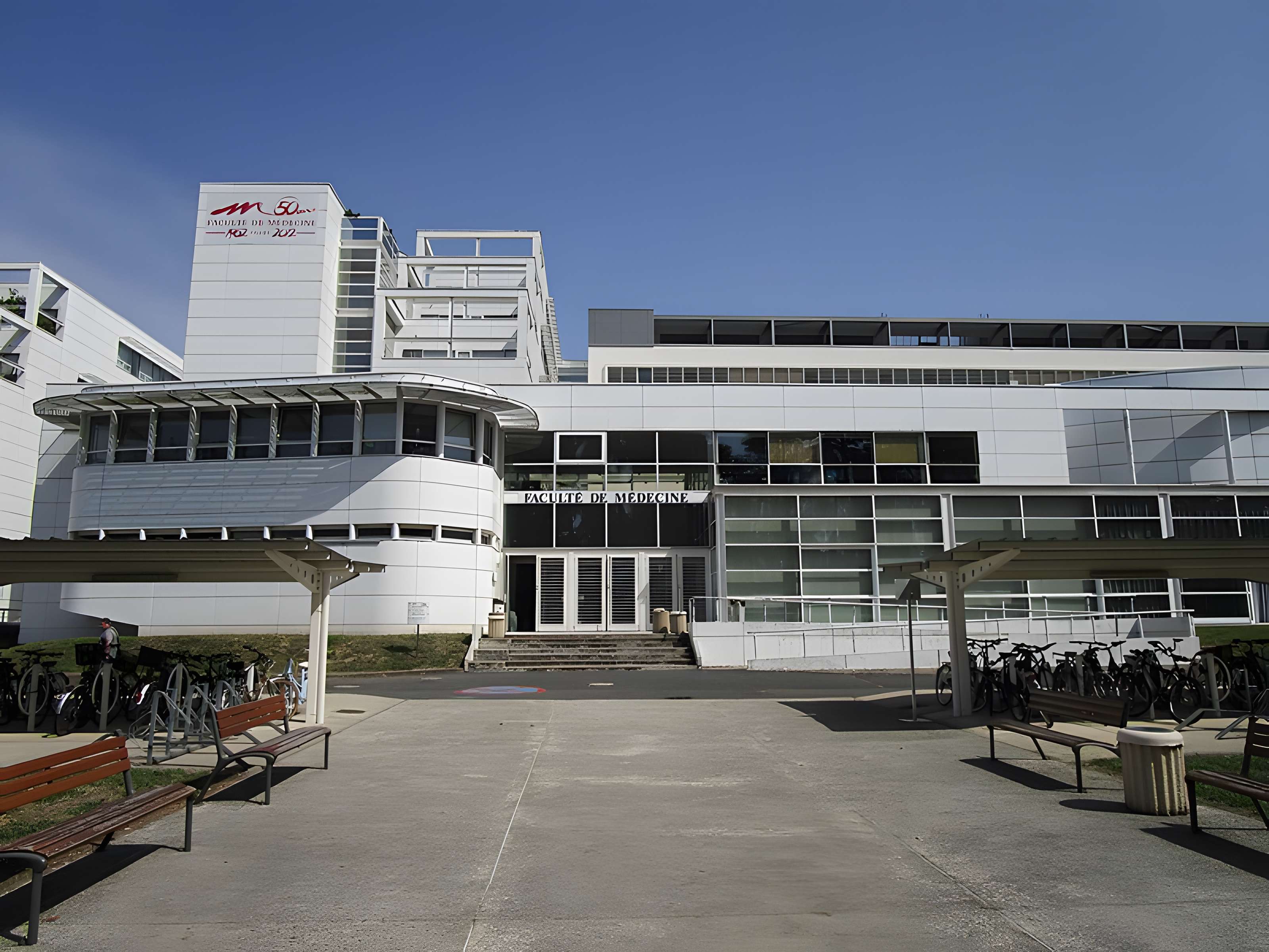 Centre Hospitalier Universitaire Régional, dit Centre Hospitalier Régional Bretonneau