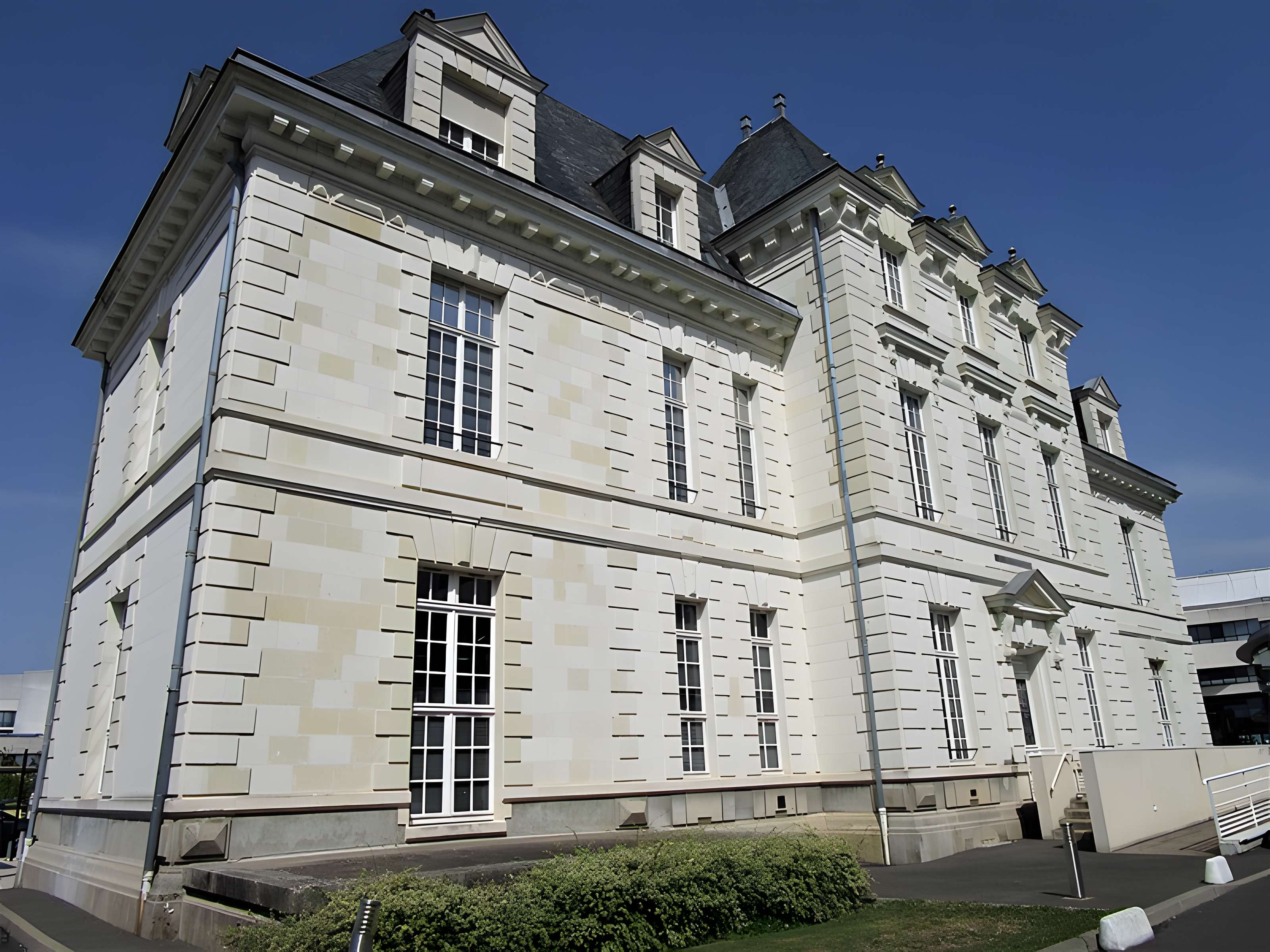 Centre Hospitalier Universitaire Régional, dit Centre Hospitalier Régional Bretonneau