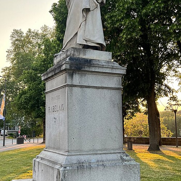 Photo de Monument à Rabelais