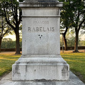 Monument à Rabelais