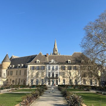 Ancien hôtel de Lesdiguières et Jardin de Ville