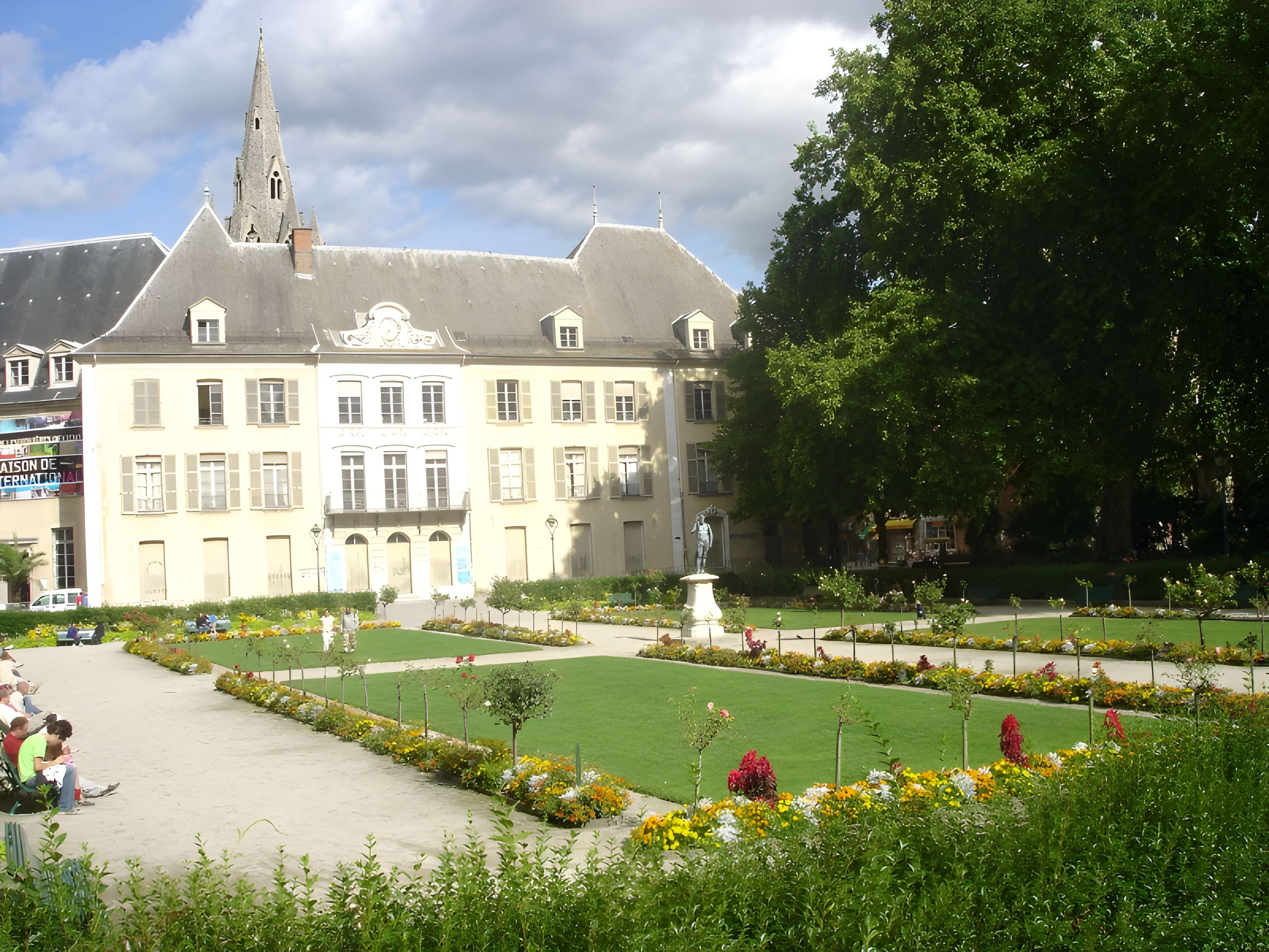 Ancien hôtel de Lesdiguières et Jardin de Ville