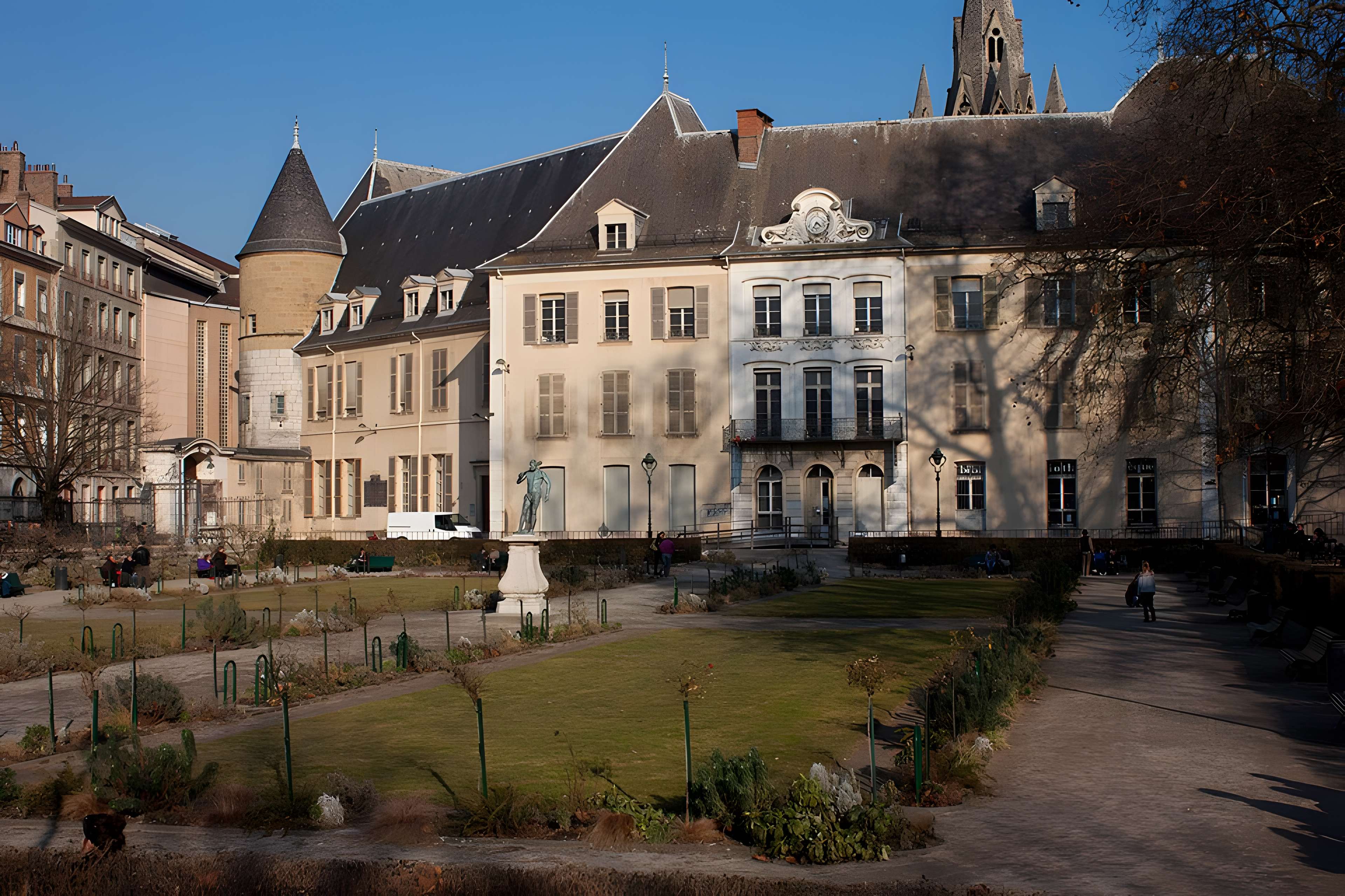 Ancien hôtel de Lesdiguières et Jardin de Ville