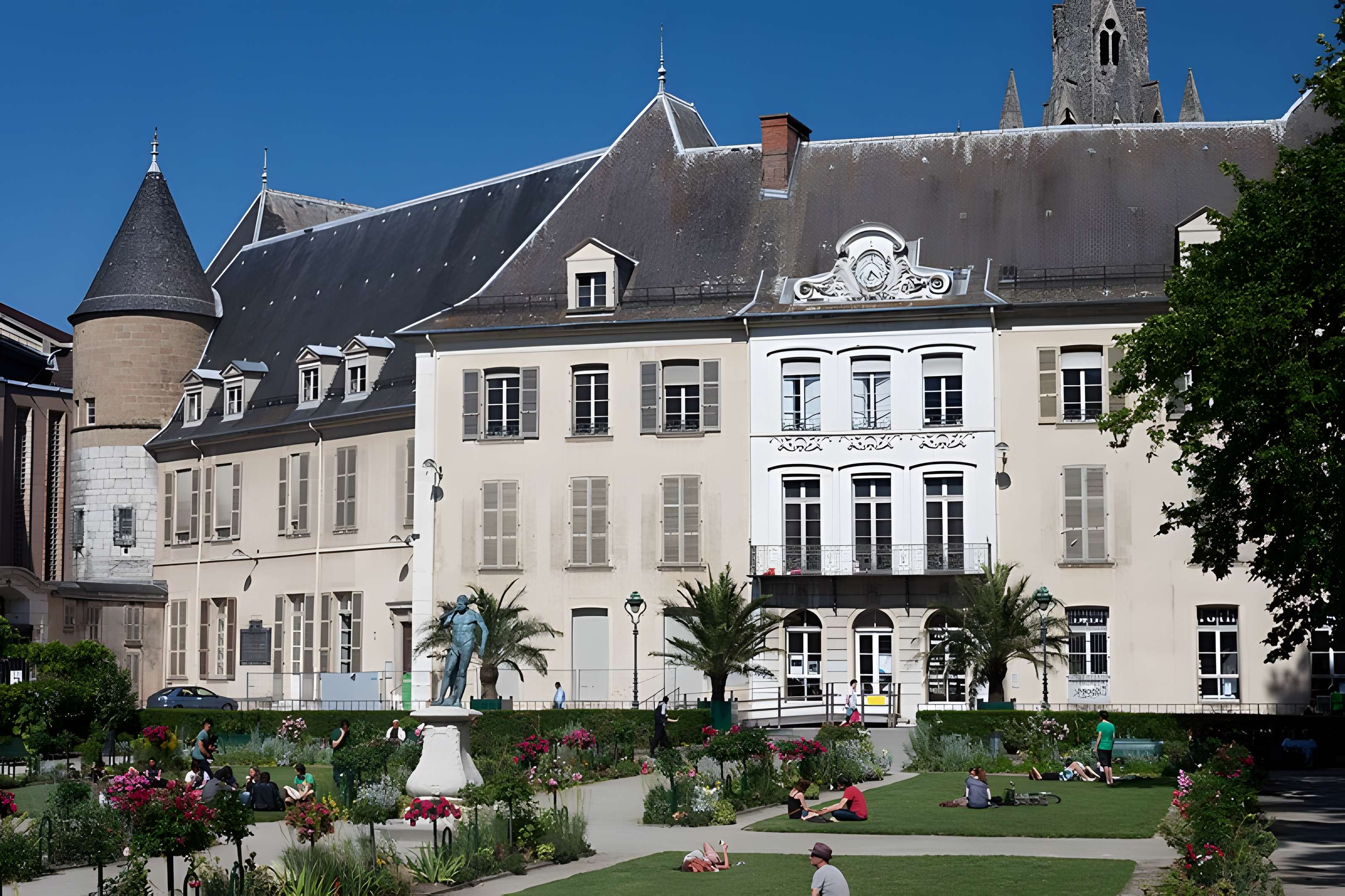 Ancien hôtel de Lesdiguières et Jardin de Ville