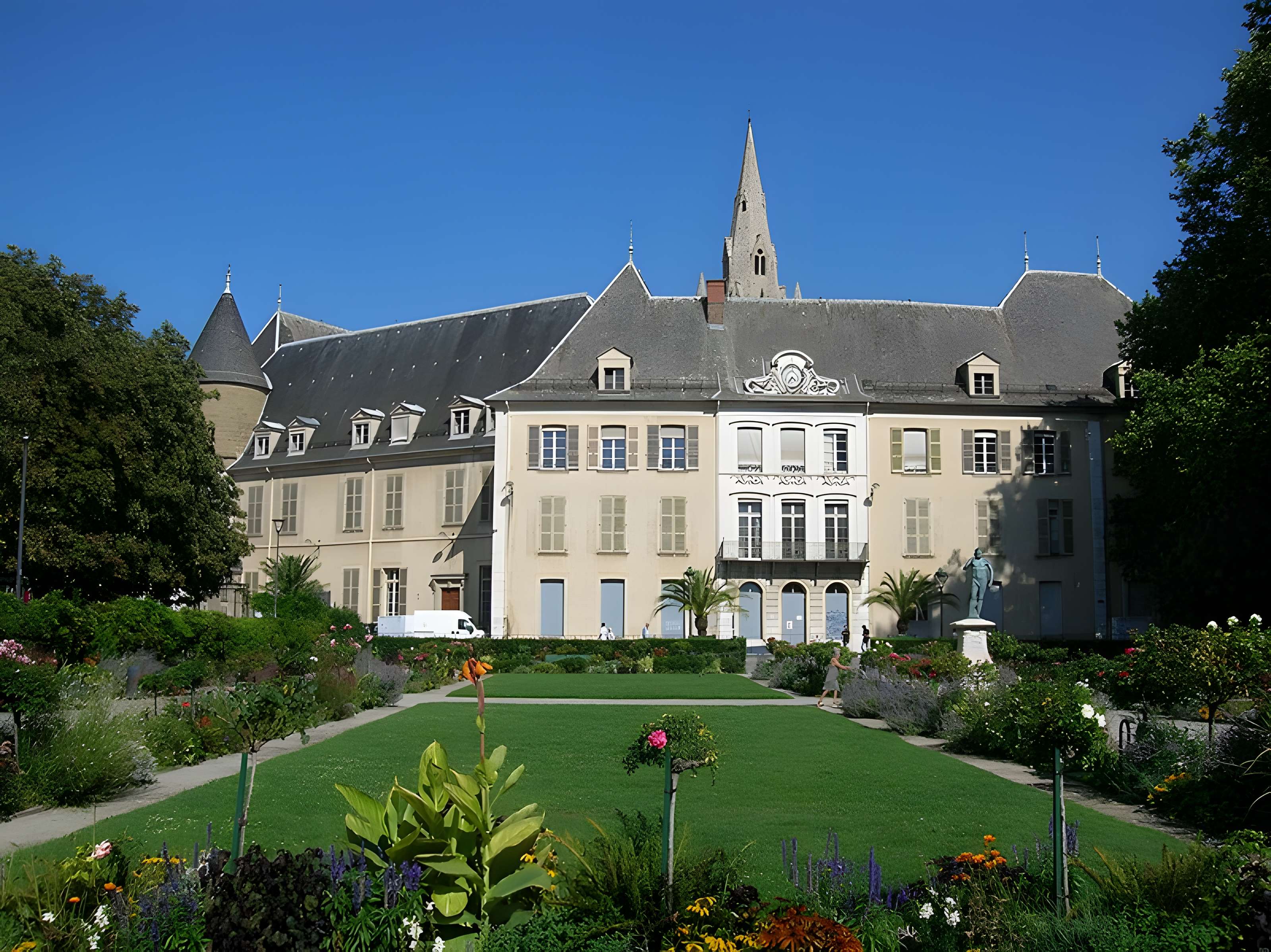 Ancien hôtel de Lesdiguières et Jardin de Ville