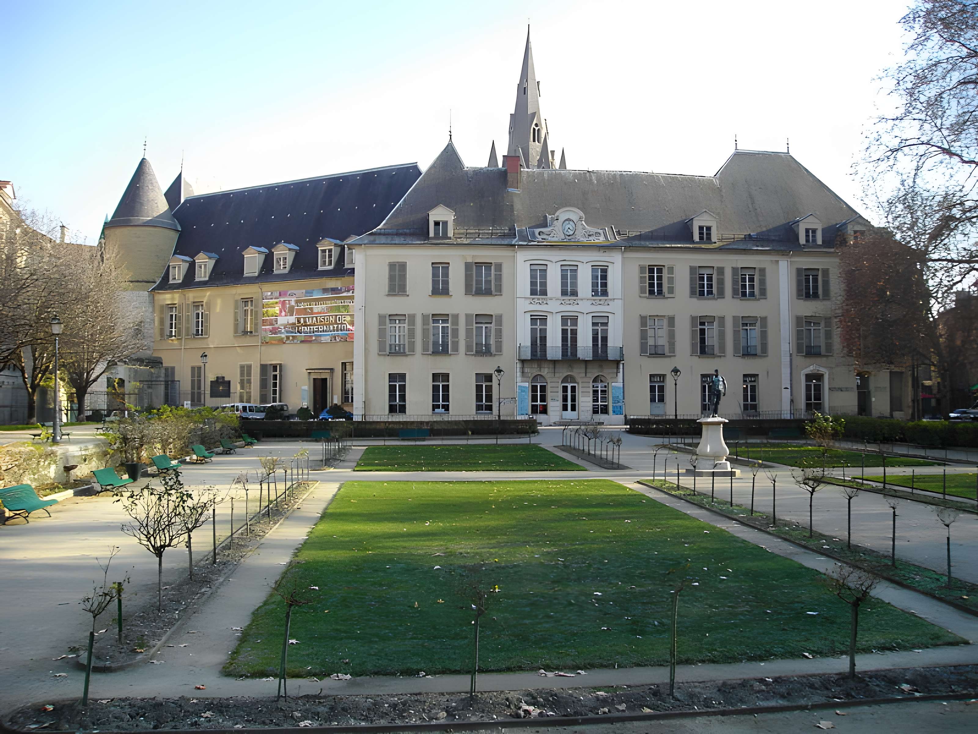 Ancien hôtel de Lesdiguières et Jardin de Ville