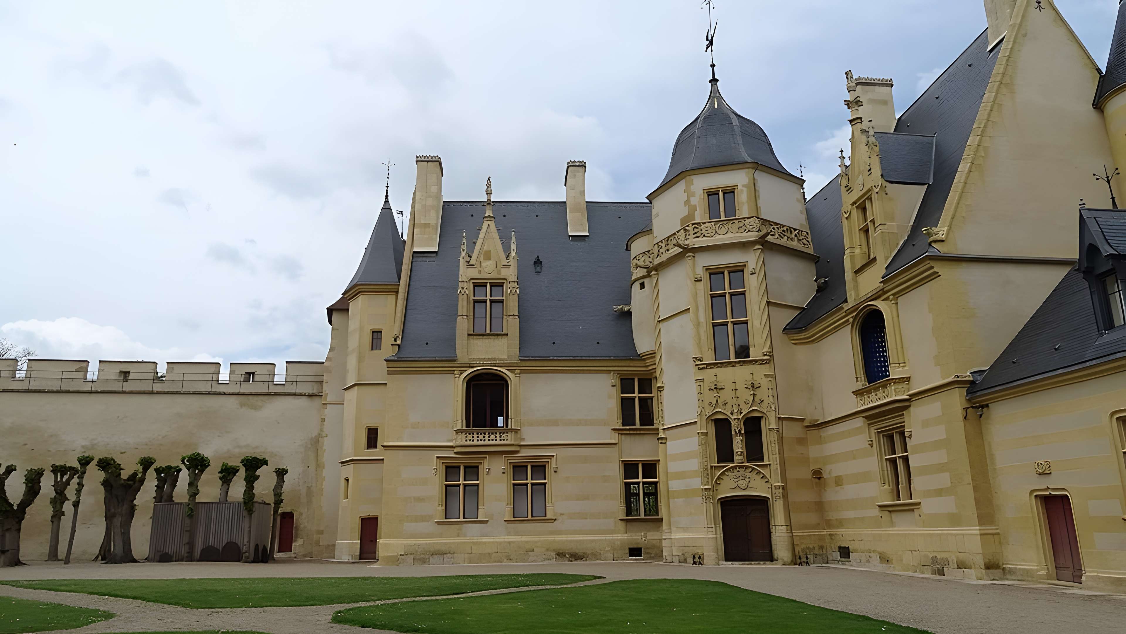 Château d'Ainay-le-Vieil