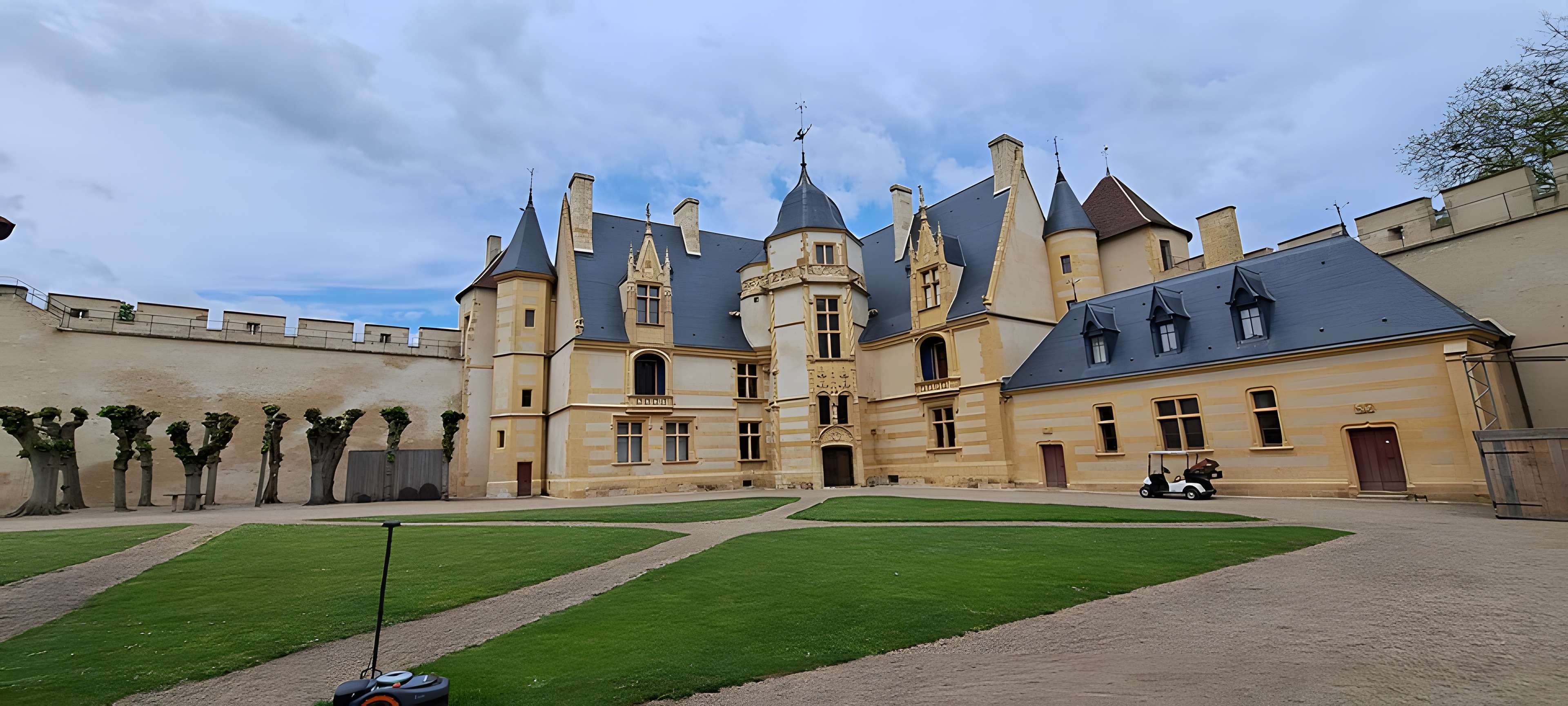 Château d'Ainay-le-Vieil