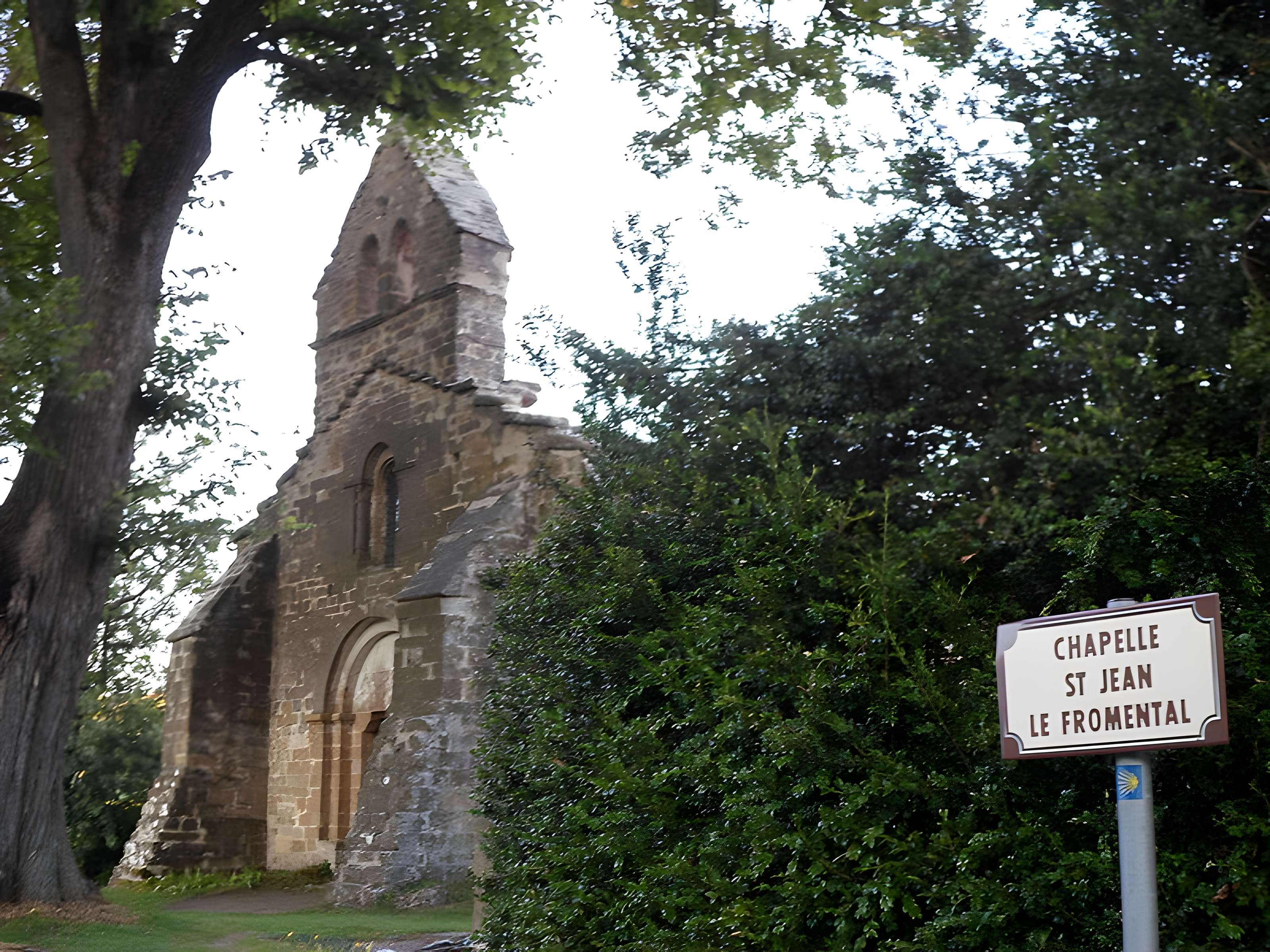 Chapelle du cimetière de Saint-Jean-le-Fromental