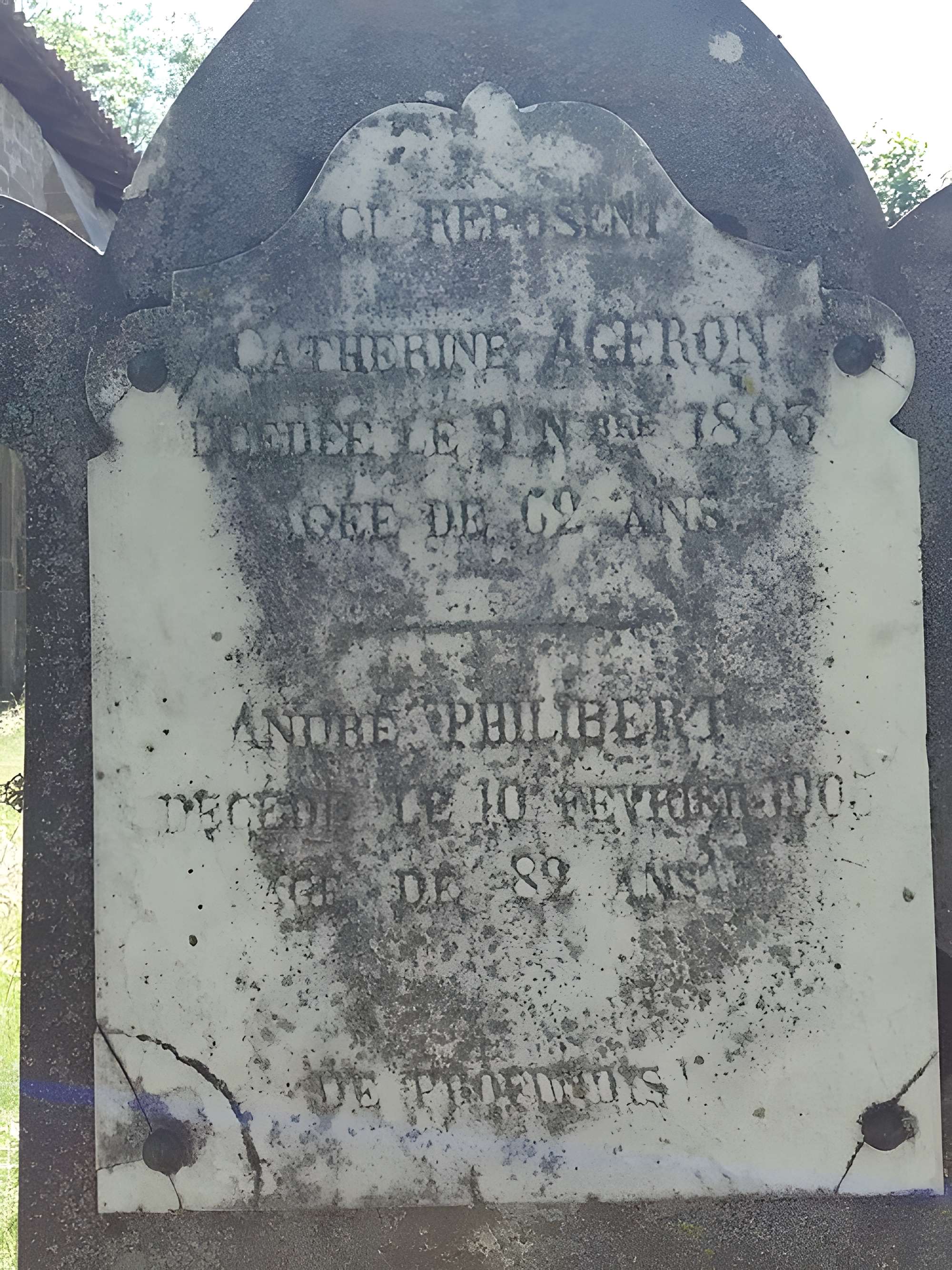 Chapelle du cimetière de Saint-Jean-le-Fromental