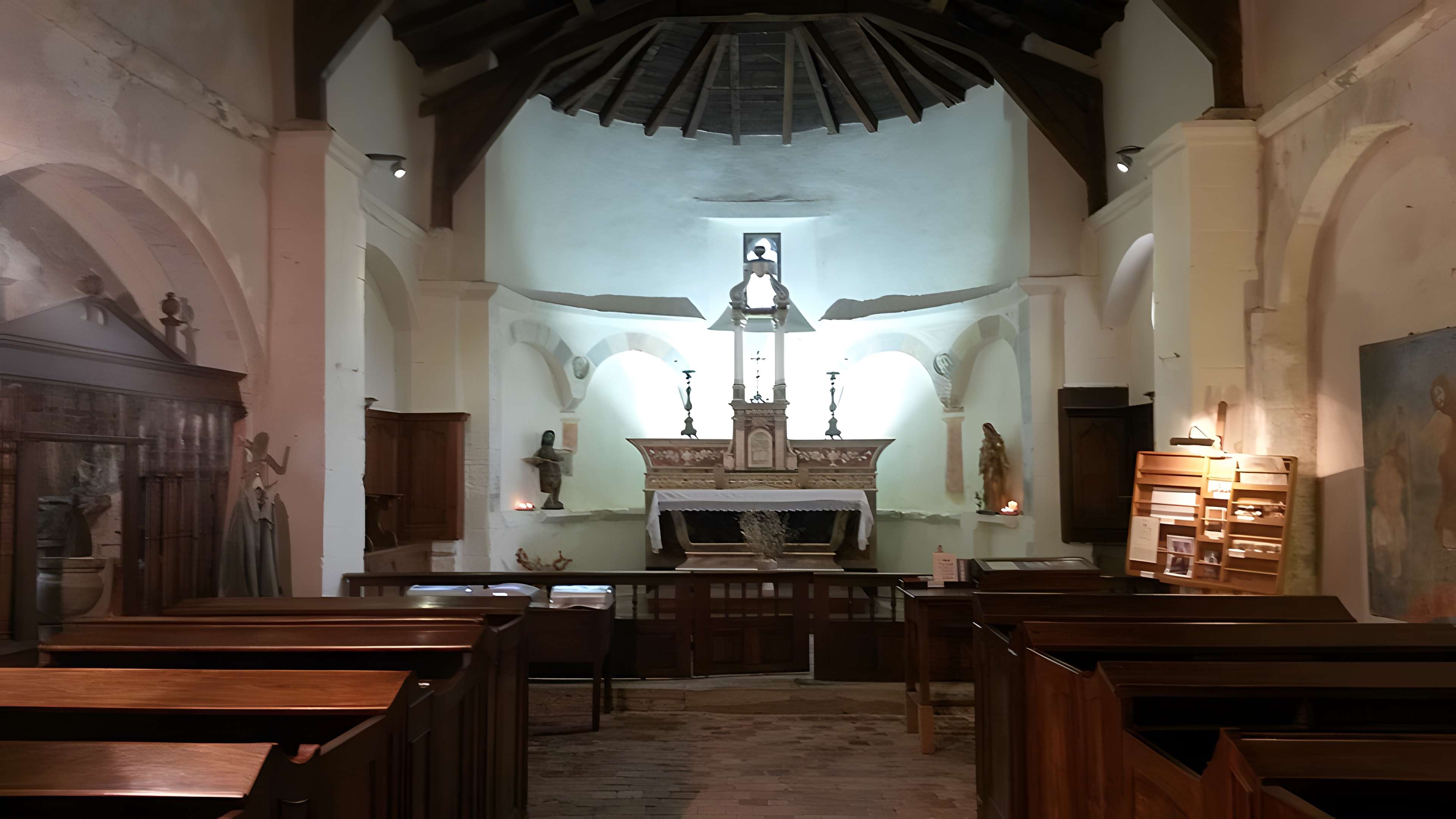 Chapelle du cimetière de Saint-Jean-le-Fromental