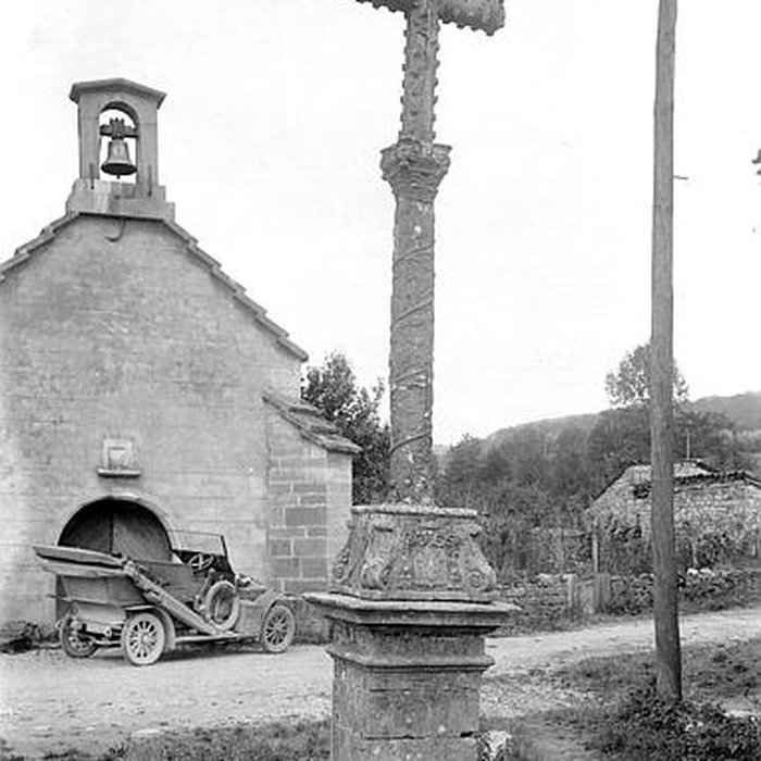 Photo de Croix de pierre datée 1687