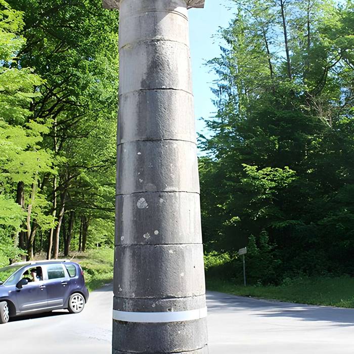 Photo de Bornes-colonnes de la forêt de Chaux