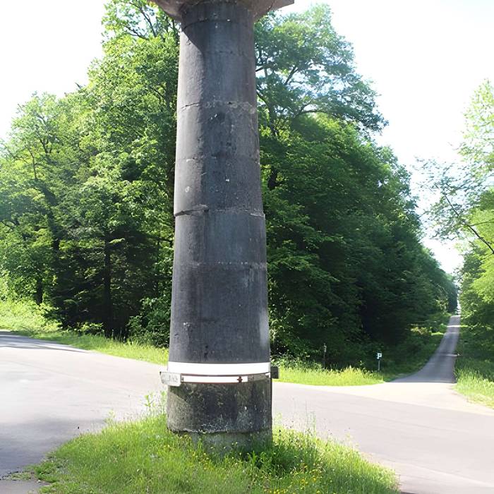 Photo de Bornes-colonnes de la forêt de Chaux