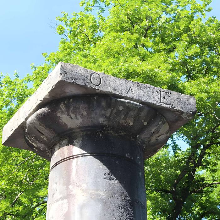 Photo de Bornes-colonnes de la forêt de Chaux