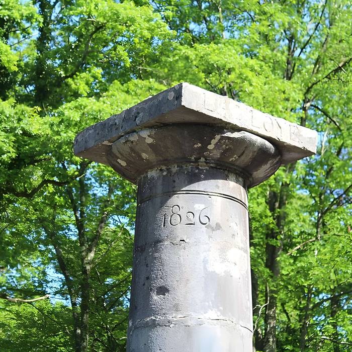 Photo de Bornes-colonnes de la forêt de Chaux