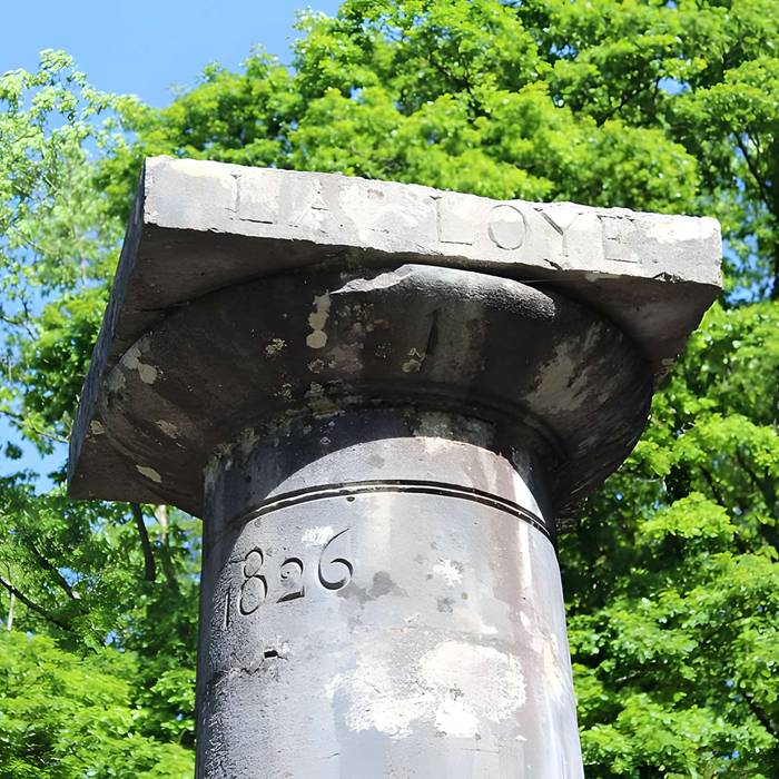 Photo de Bornes-colonnes de la forêt de Chaux