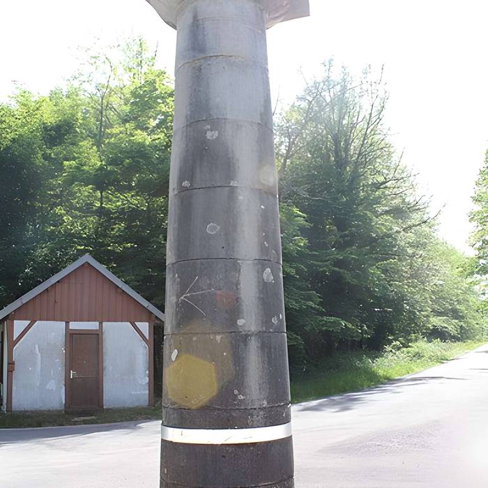 Photo de Bornes-colonnes de la forêt de Chaux