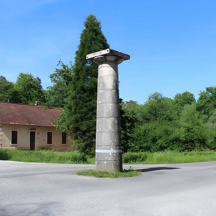 Photo de Bornes-colonnes de la forêt de Chaux