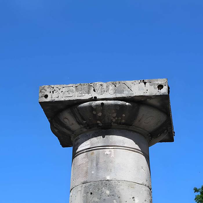 Photo de Bornes-colonnes de la forêt de Chaux