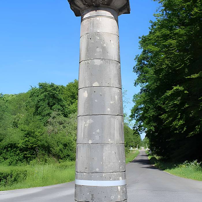 Photo de Bornes-colonnes de la forêt de Chaux