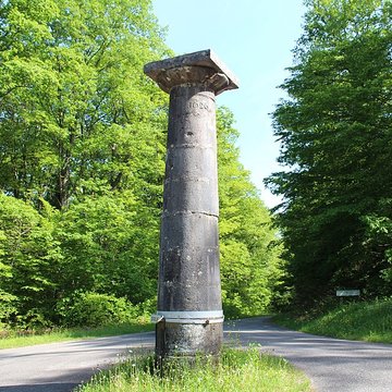 Bornes-colonnes de la forêt de Chaux