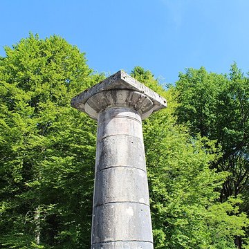 Bornes-colonnes de la forêt de Chaux