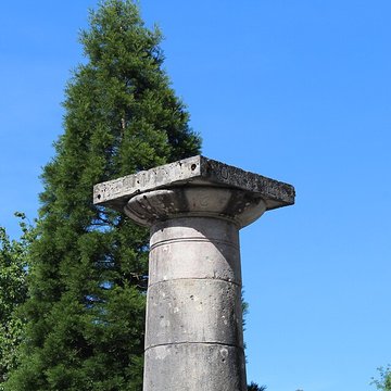 Bornes-colonnes de la forêt de Chaux