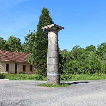 Bornes-colonnes de la forêt de Chaux
