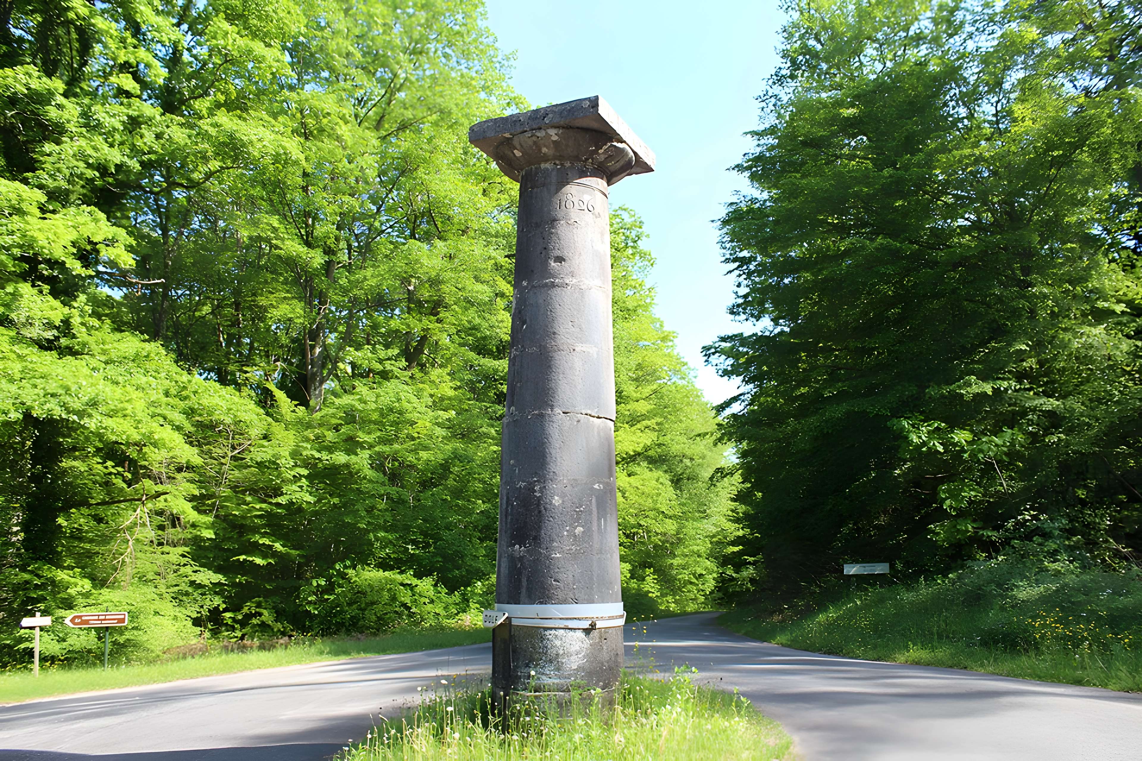 Bornes-colonnes de la forêt de Chaux