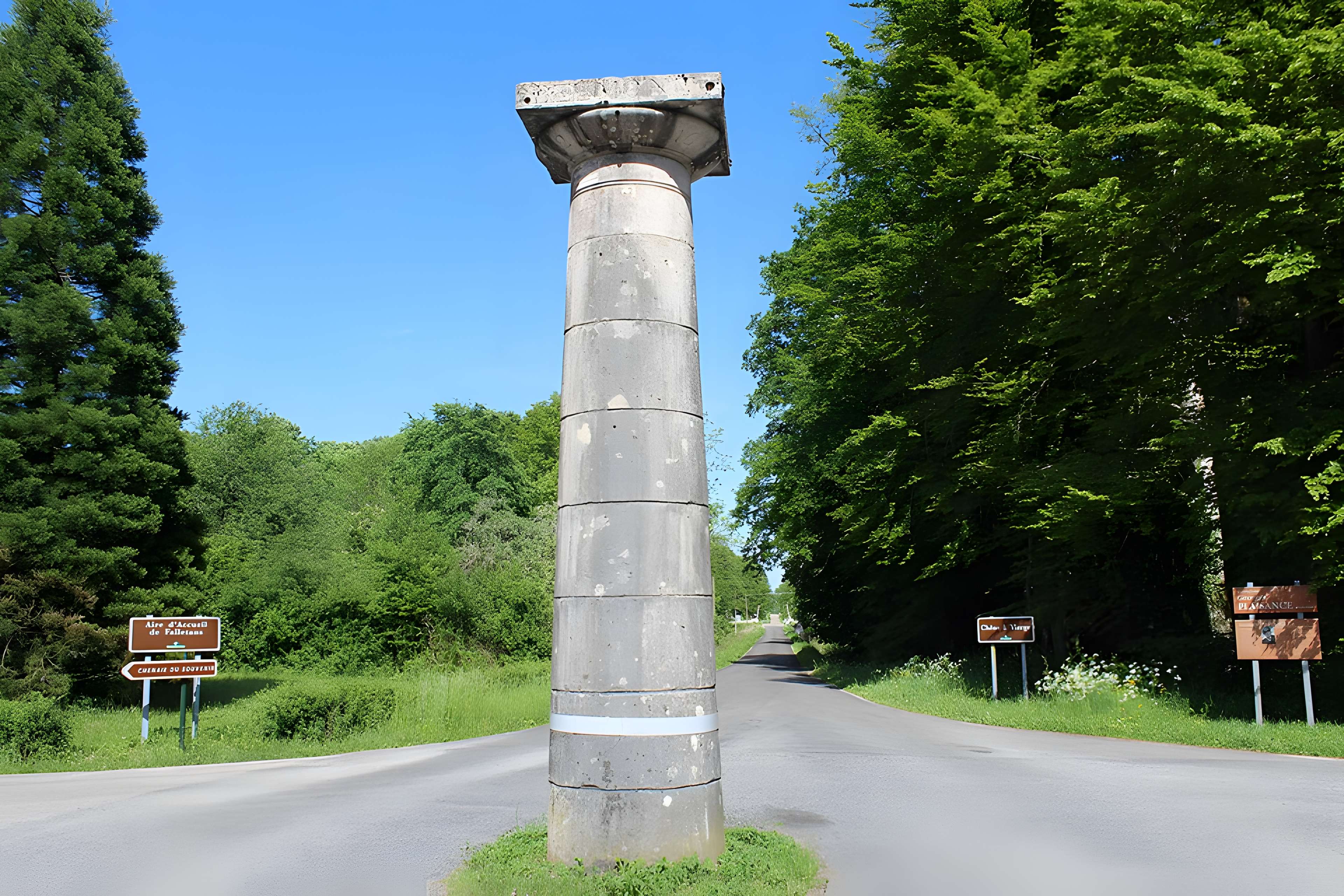 Bornes-colonnes de la forêt de Chaux