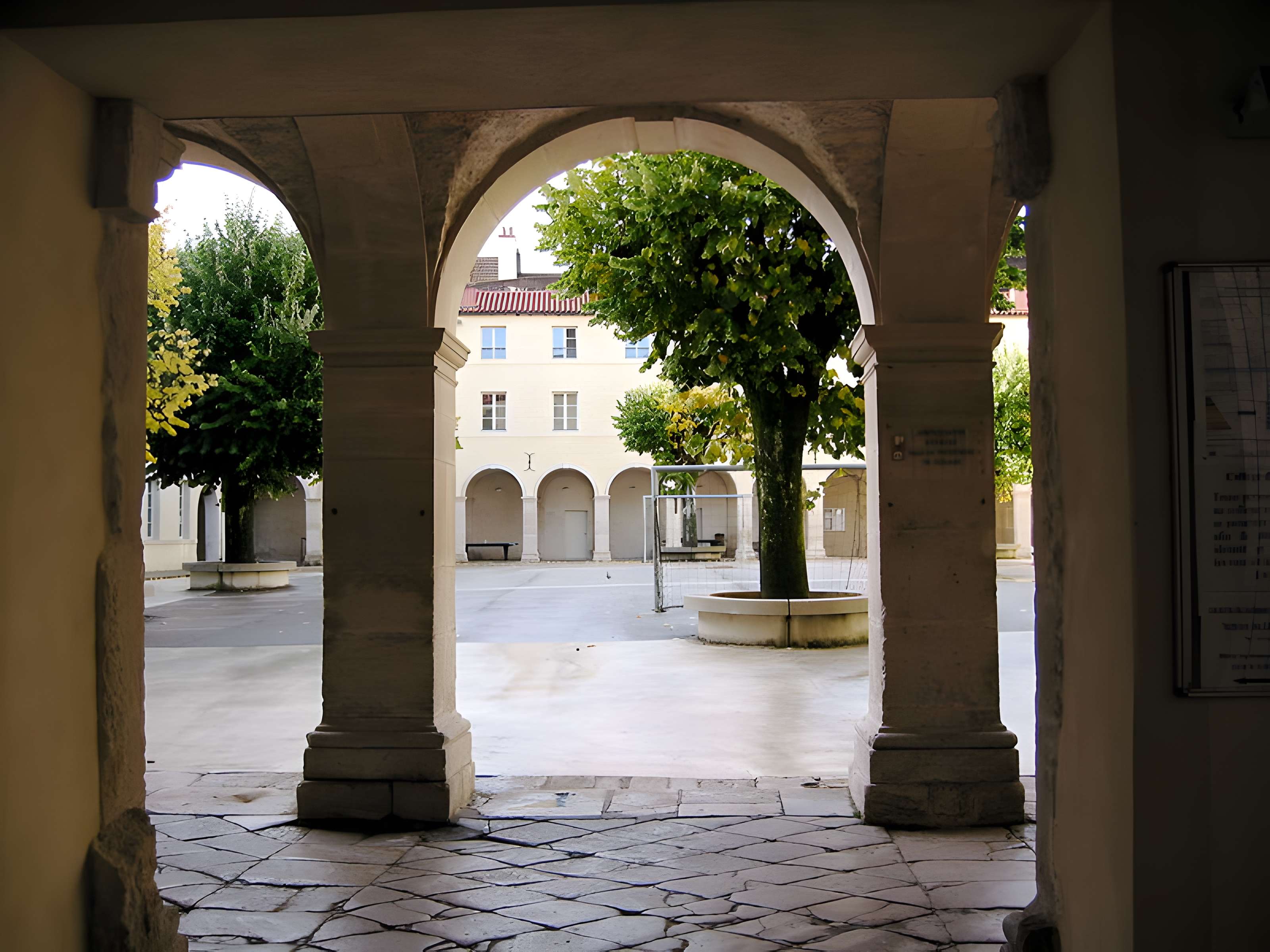 Collège de l'Arc, actuellement musée archéologique