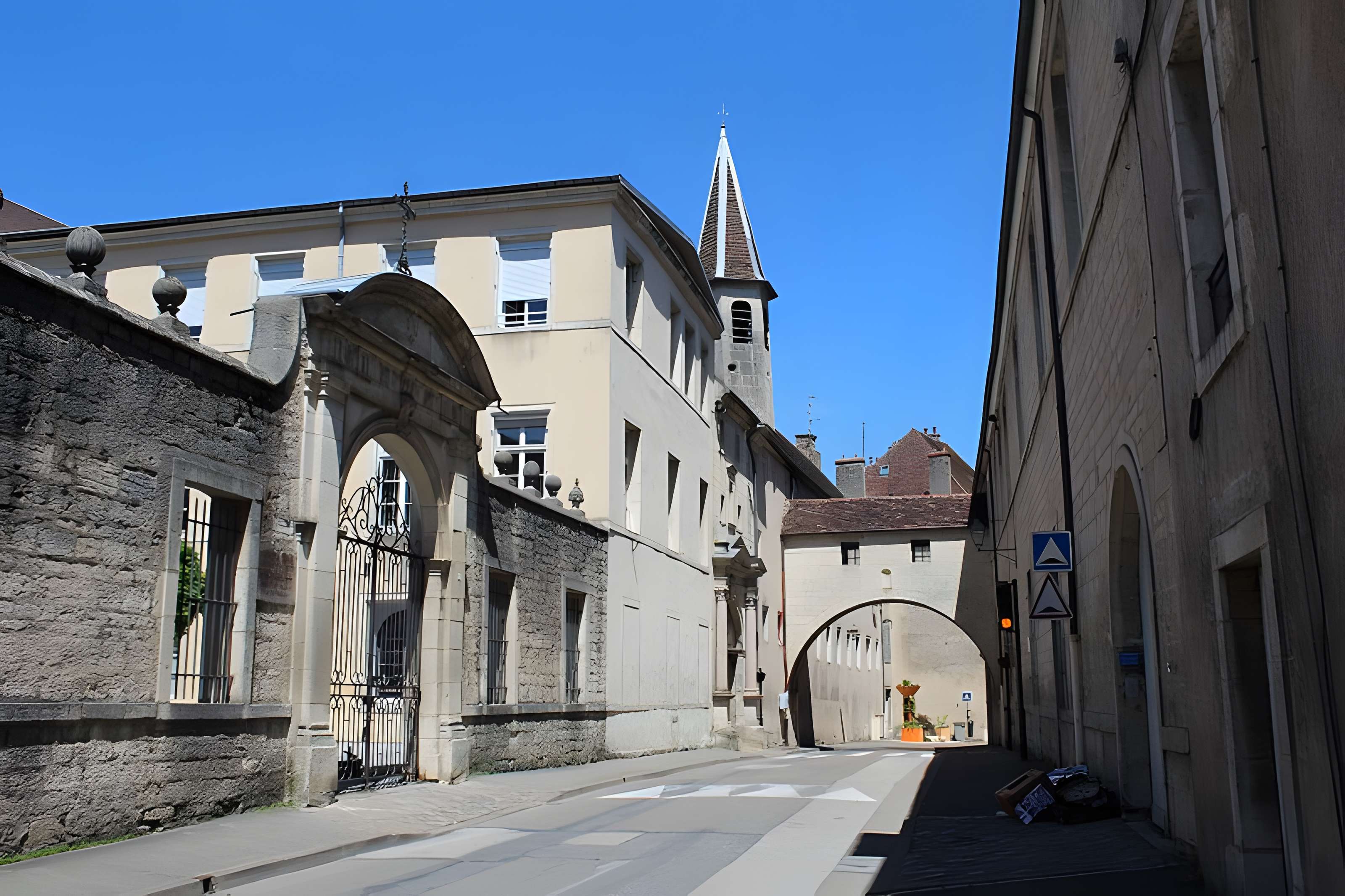 Collège de l'Arc, actuellement musée archéologique